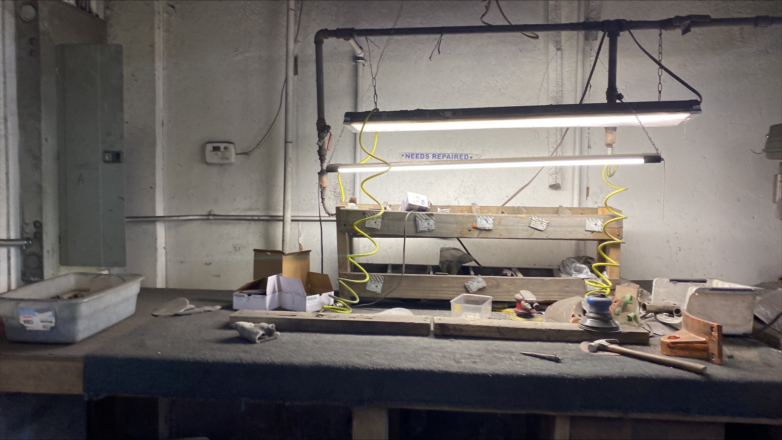 Work bench in 1 of the buildings