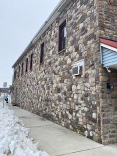 Beginning of right side of building