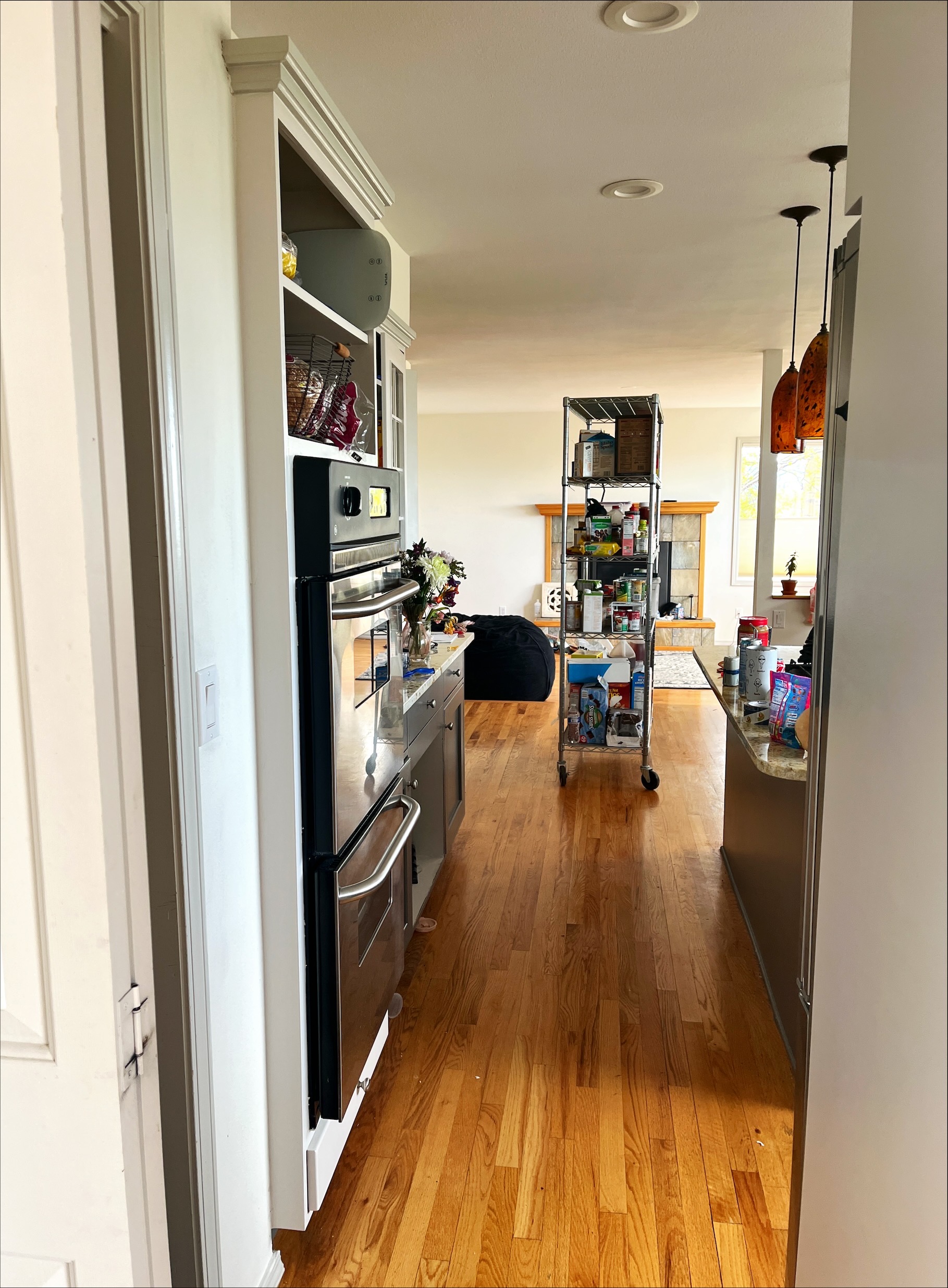 Entry to kitchen from living room 1