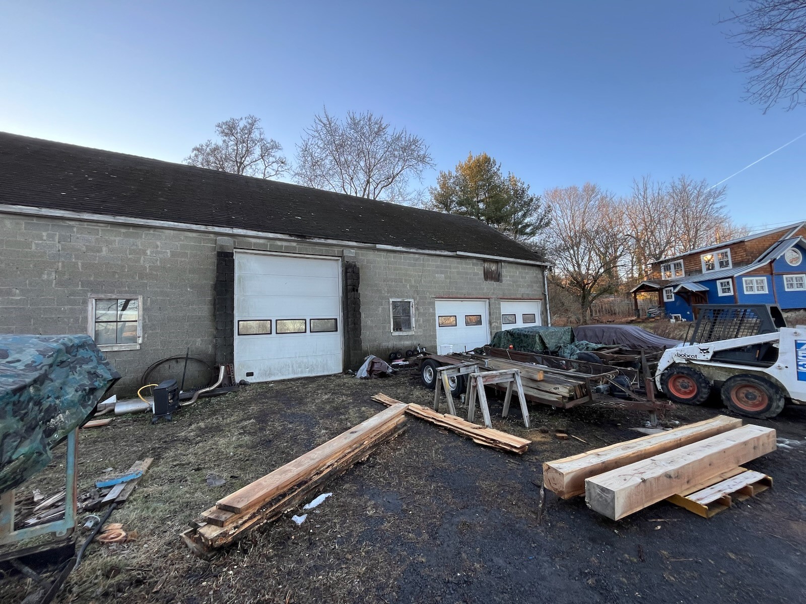 detached garage-barn