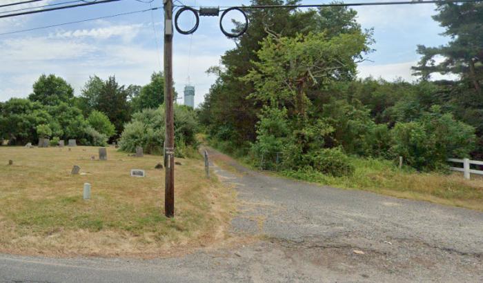 Looking in from Wyckoff Mills Road towards the subject property