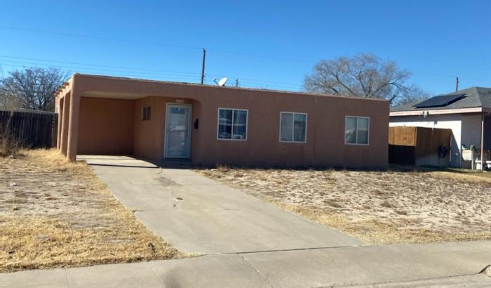 Front view of property.