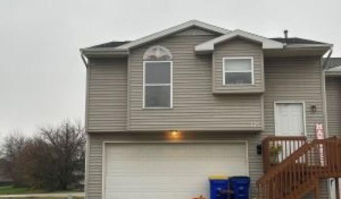 Front view of home with driveway