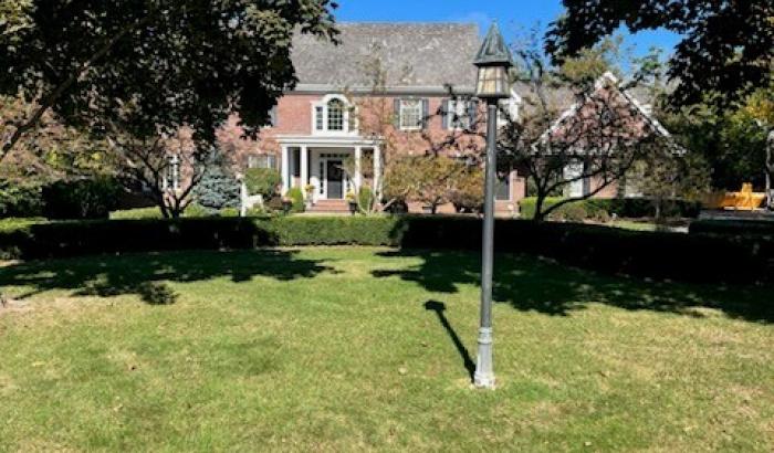 Exterior Front View of Property