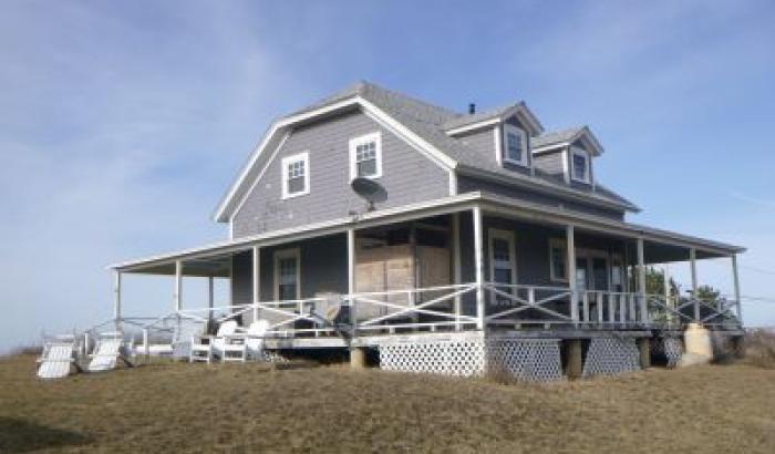 2,440 (1,217 living) sq. ft. 4 bedroom, 2 bathroom Single Family Residence built in 1922