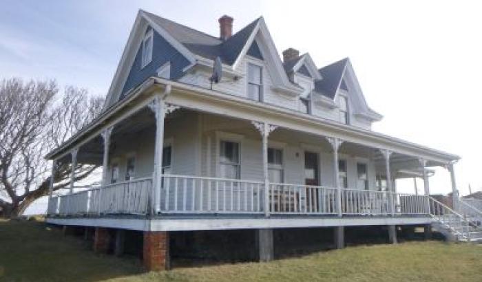 4,315 (1,897 living) sq. ft. 4 bedroom, 2 bathroom Single Family Residence built in 1895