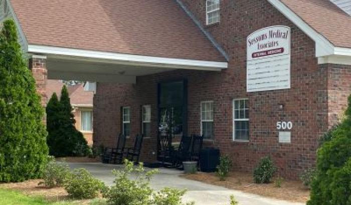 Covered entrance area of commercial building