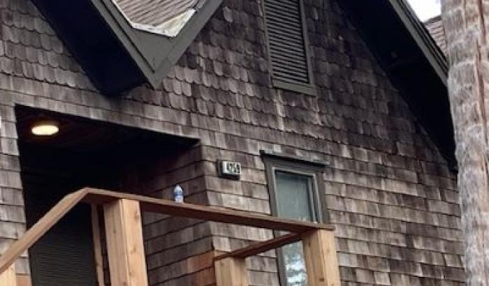 open stairs to front entracne