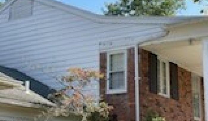 side view of upstairs siding