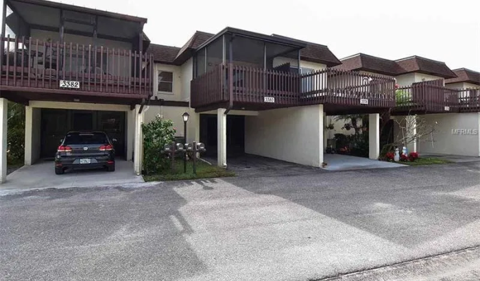 balcony and carport