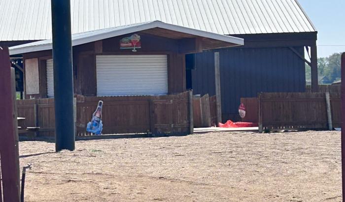 Small concession type building 