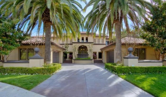 View of front entrance to property