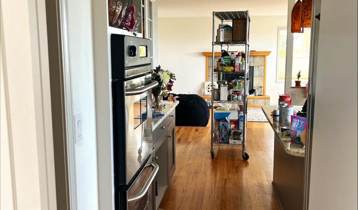Entry to kitchen from living room 1