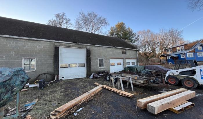 detached garage-barn