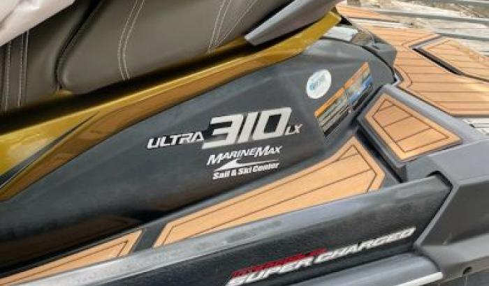 Kawasaki jet skis partial view