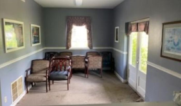 lobby/waiting room with chairs and tables